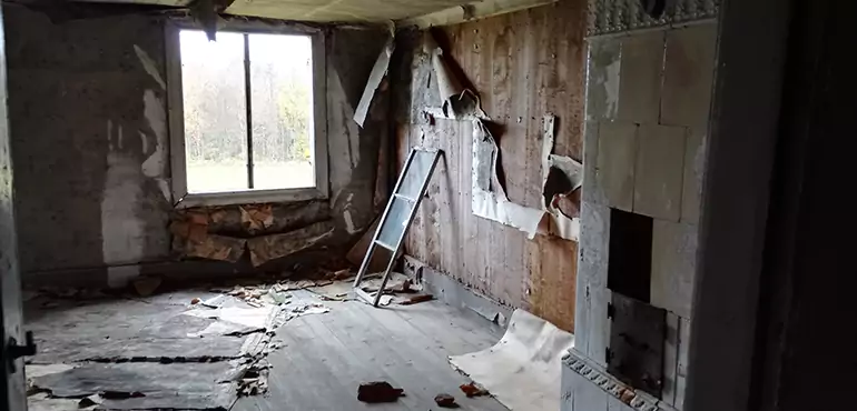 Why Selling a Distressed House Through Traditional Methods Fails in Tucson